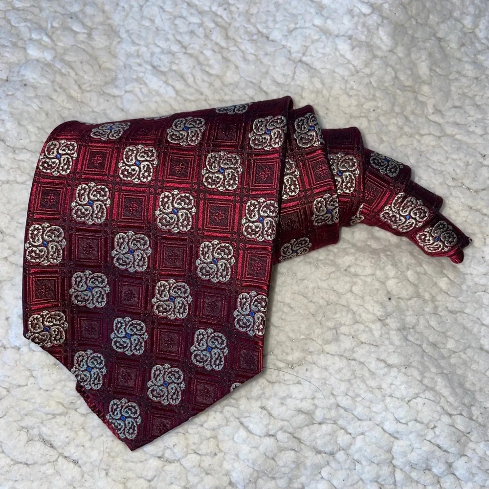 John W. Nordstrom Signature Collection clsssic Silk Tie Red medallion textured‎